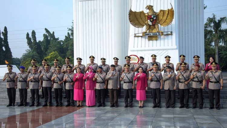 BNN Ziarah dan Tabur Bunga di Hut Bhayangkara ke-80