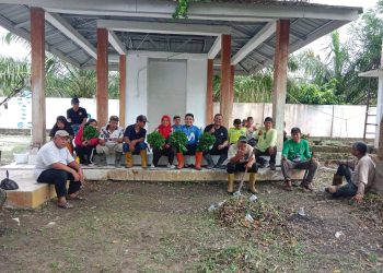 Camat Datuk Bandar Timur Gelar Gotong Royong, Libatkan Lurah dan Kepling Bersihkan Kantor Kecamatan