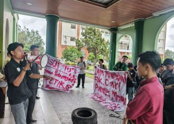Mahasiswa UINSU Gelar Aksi, Desak Rektorat Tindak Tegas Dugaan Asusila Oknum Kaprodi S3