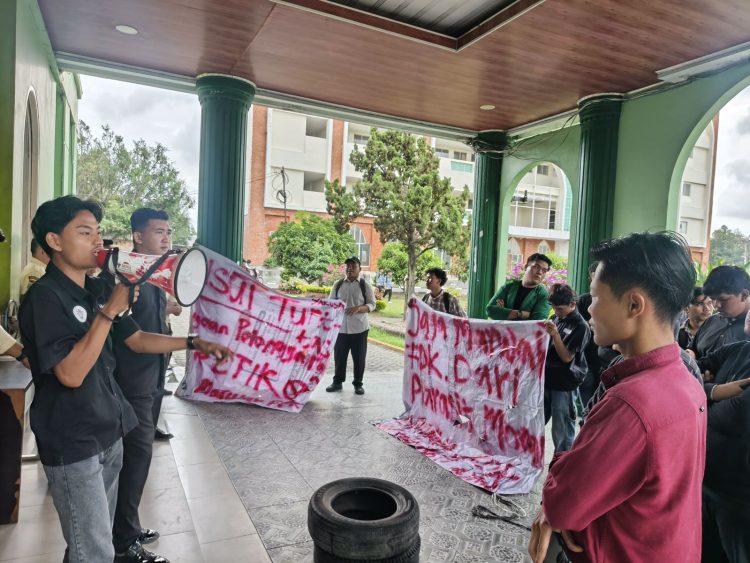Mahasiswa UINSU Gelar Aksi, Desak Rektorat Tindak Tegas Dugaan Asusila Oknum Kaprodi S3