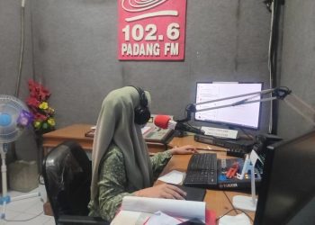Belajar Berbicara Untuk Ribuan Telinga: Kisah Magang di Radio Suara Padang FM