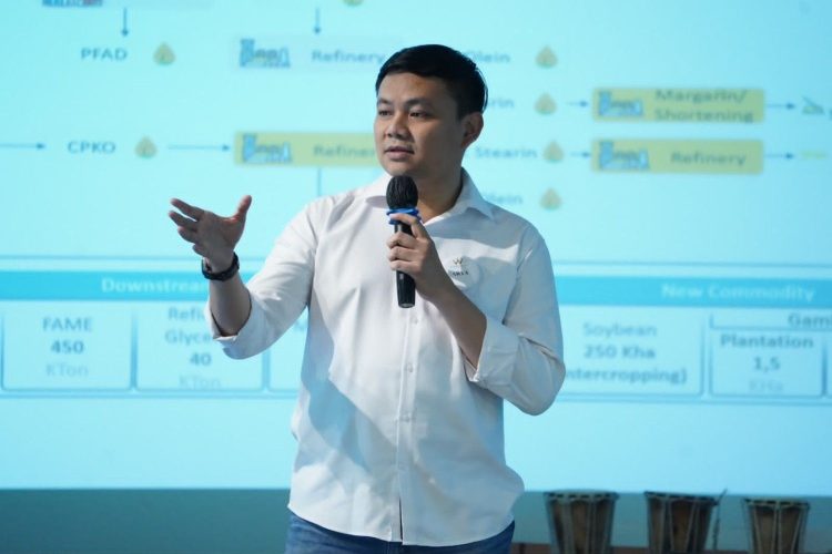 Direktur PalmCo Jadi Mahasiswa Perdana Magister ITSI