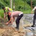 Cegah Genangan di Jalinsum Simirik, Satlantas Polres Padangsidimpuan Bersihkan Drainase