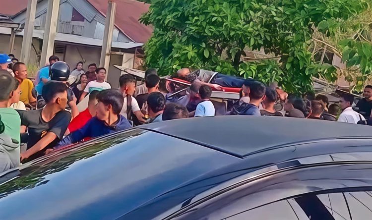 Dampak Kelangkaan BBM Pasien Ambulan Terpaksa Diturunkan di Jalan