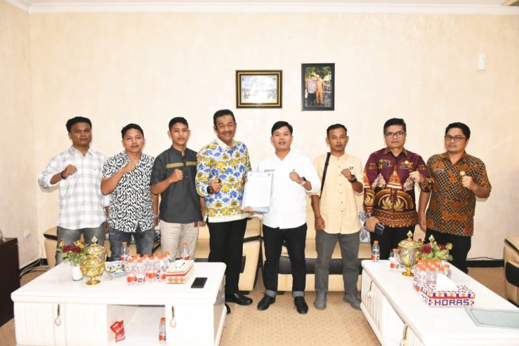 Komandan Madina dan AMP2K Serahkan Aspirasi Ke Bupati Mandailing Natal Terkait PT Sorik Mas Mining