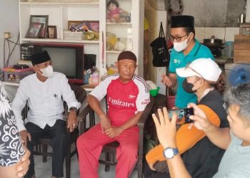 RW 017 Jejalenjaya Gerak Cepat Bantu Warga, Kades H. Kumpul Janjikan Perhatian untuk Lansia