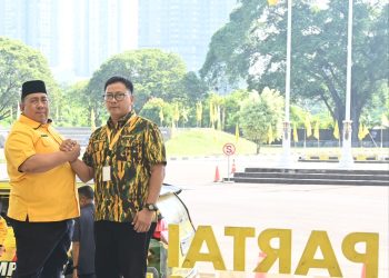 Foto : Sebelah Kanan Syaiful Aman Jabatan: Ketua Bidang Hubungan Keormasan Pimpinan Pusat Angkatan Muda Partai Golkar (PP AMPG) bersama Ketum PP AMPG