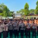 Brimob Metro Jaya Latih Kedisiplinan Siswa SMK Kemala Bhayangkari 1 Lewat Baris-Berbaris