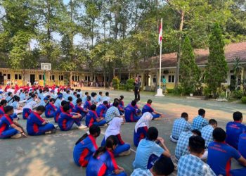 Brimob Polda Metro Jaya Tanamkan Disiplin dan Jiwa Kebangsaan kepada Pelajar di Cikarang