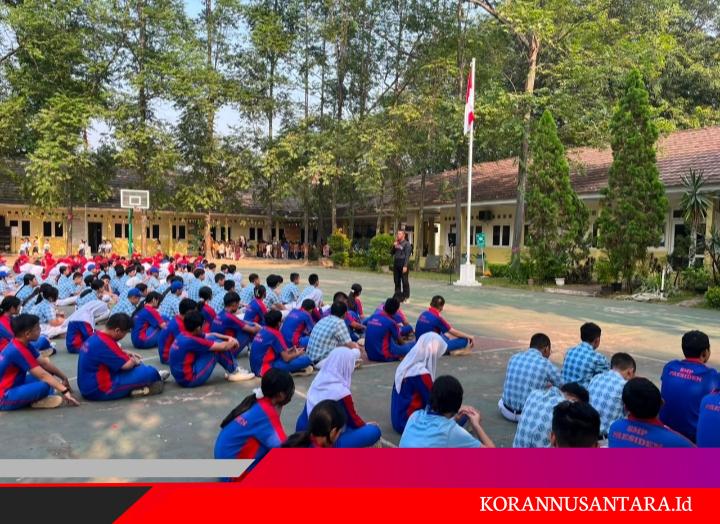 Brimob Polda Metro Jaya Tanamkan Disiplin dan Jiwa Kebangsaan kepada Pelajar di Cikarang