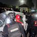 Brimob Polda Metro Jaya Bantu Evakuasi Korban Kecelakaan Kereta Api di Bekasi