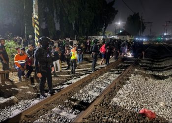 Patroli Rayonisasi Patmob D 73 Batalyon D Pelopor Amankan Lokasi Kecelakaan Kereta Api di Bekasi Timur