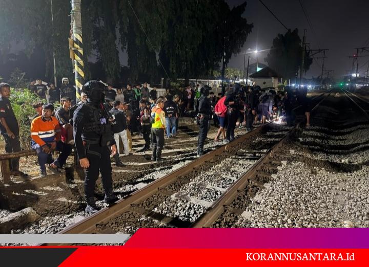 Patroli Rayonisasi Patmob D 73 Batalyon D Pelopor Amankan Lokasi Kecelakaan Kereta Api di Bekasi Timur