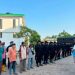 Brimob Polda Metro Jaya Bersih-bersih Rusunawa Marunda, Perkuat Kepedulian Lingkungan Bersama Warga