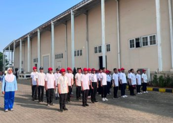 Brimob Polda Metro Jaya Bekali Siswa SMP Presiden Nilai Disiplin dan Kepemimpinan di Bekasi