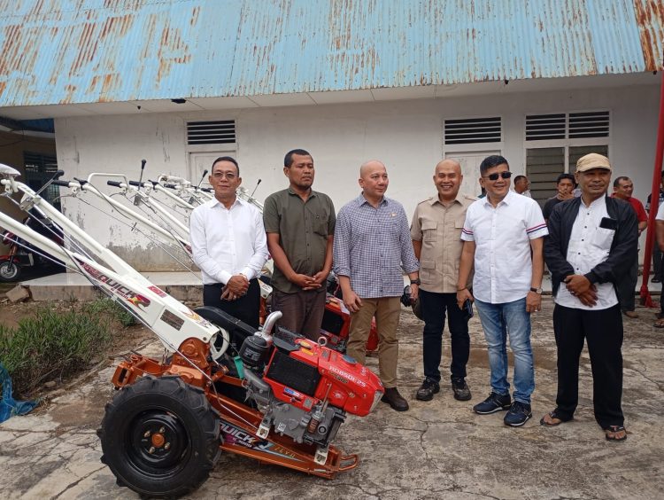 Anggota DPR RI Sabam Rajagukguk Salurkan Alsintan untuk Petani Tapsel