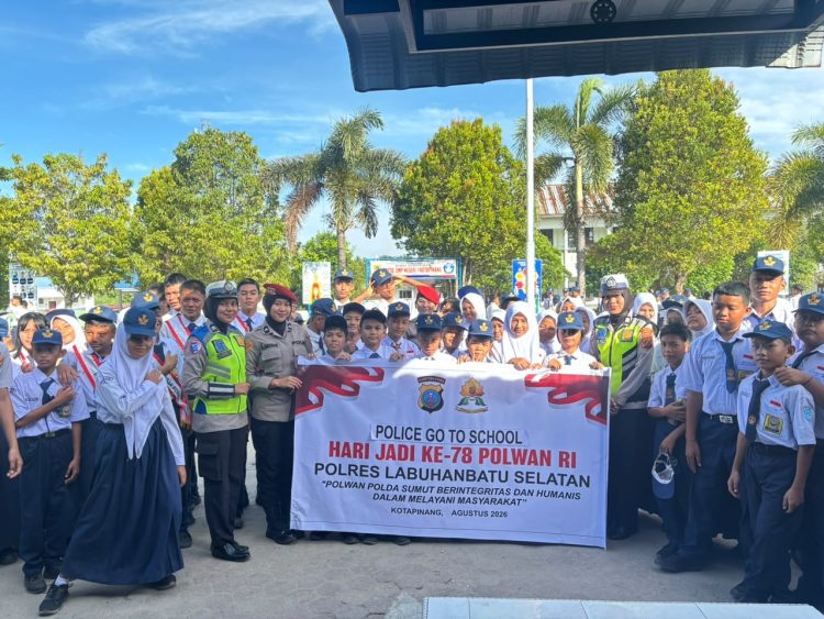 Polwan Polres Labusel Gelar Polwan Goes To School di SMPN 1 Kotapinang