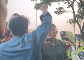 Aksi di PT Golden Eagle Energy Berakhir Ricuh Massa Mengaku Diusir