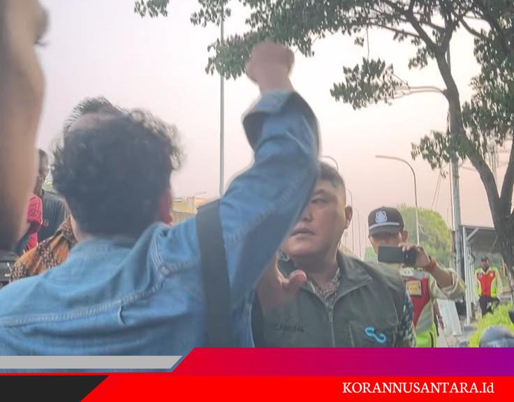 Aksi di PT Golden Eagle Energy Berakhir Ricuh Massa Mengaku Diusir