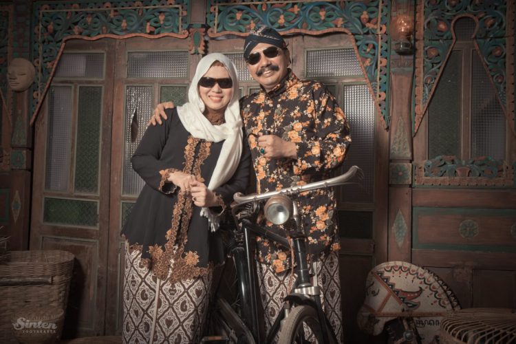 SENIMAN MENANGIS MANUSIA BERTARUNG WAKTU MENENTUKAN