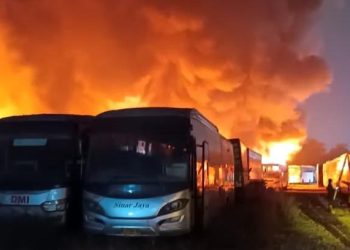 50 Bus PO Sinar Jaya Terbakar dalam Kebakaran Hebat di Pangkalan Bekasi