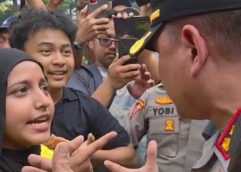 Mahasiswa UI Gelar Aksi “Merebut Kemerdekaan”, Massa Adu Mulut Dengan Kapolres Jakpus di Dukuh Atas