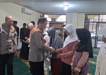Brimob Polda Metro Jaya Santuni Anak-anak Yatim, Doa Bersama dan Jumat Berkah Digelar Humanis