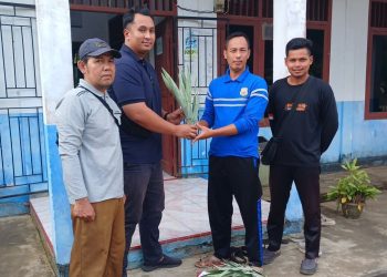 Tingkatkan Pendapatan Warga, PTPN IV PalmCo Salurkan Ribuan Bibit Nanas untuk Dua Desa di Jambi