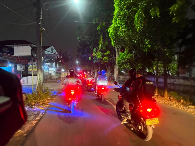 Brimob Polda Metro Jaya Perkuat Patroli Dini Hari di Bekasi Kota