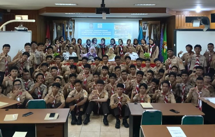 Dosen UHAMKA Nurlina Rahman Latih Public Speaking 72 Siswa SMKN 8 Jakarta, Bangun Kepercayaan Diri dan Personal Branding