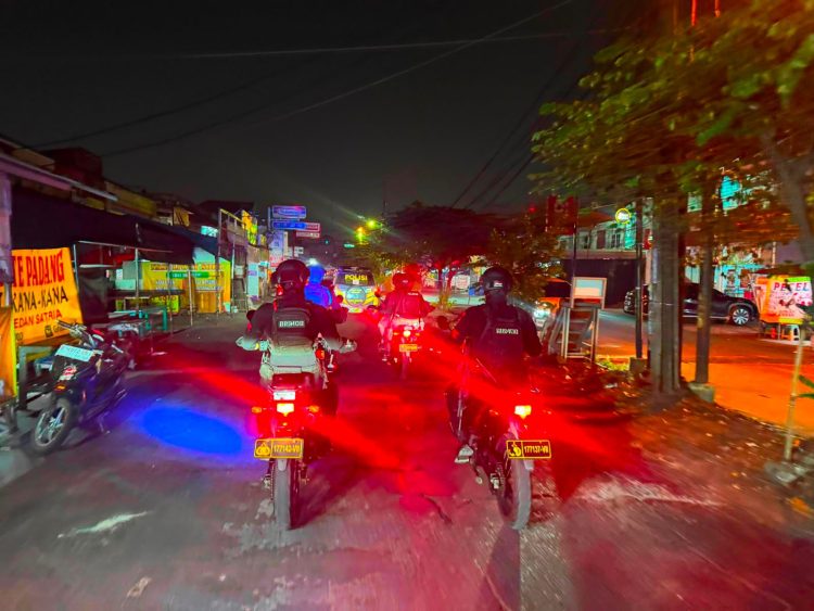 Patroli Rayonisasi Patmob 73 D Brimob Medan Satria Sasar Gangguan Kamtibmas di Wilayah Bekasi Kota