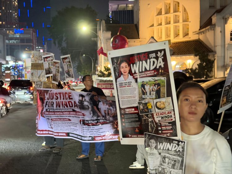 Aksi 1.000 Lilin: “Kami Yakin Winda Lorenza Gowasa Bukan Bunuh Diri”