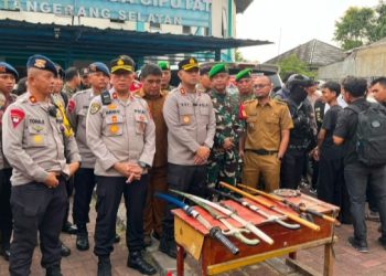 Brimob Polda Metro Jaya Amankan Enam Terduga Pelaku Tawuran Bersenjata di Tangerang Selatan