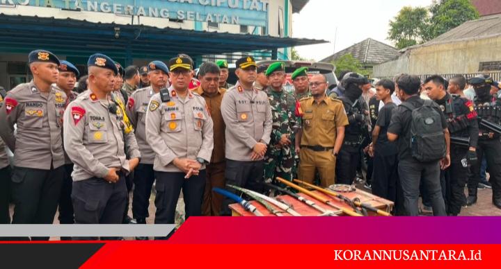 Brimob Polda Metro Jaya Amankan Enam Terduga Pelaku Tawuran Bersenjata di Tangerang Selatan