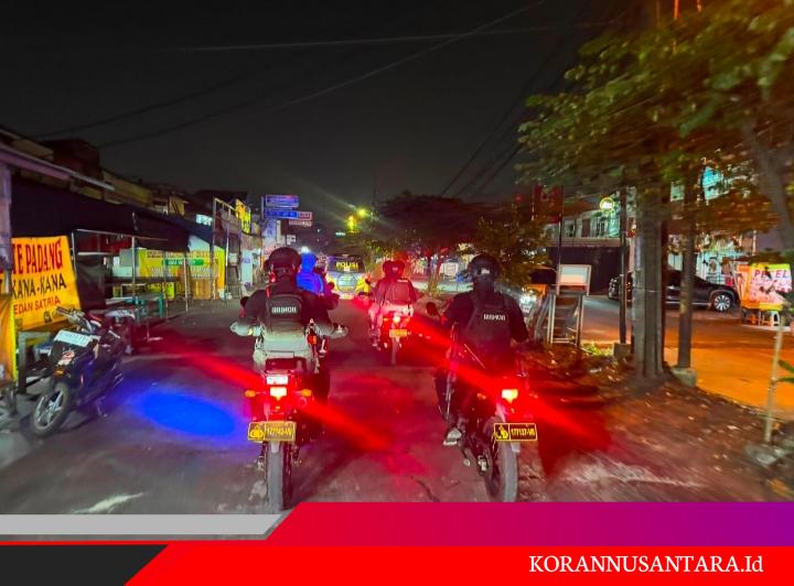 Patmob D 73 Kompi 2 Batalyon D Pelopor Tingkatkan Patroli Rayonisasi Demi Menjaga Kondusivitas Kota Bekasi