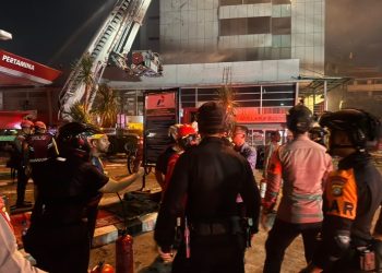 Brimob Polda Metro Jaya Sigap Amankan Lokasi Kebakaran di Gedung Bapenda DKI Jakarta Pusat