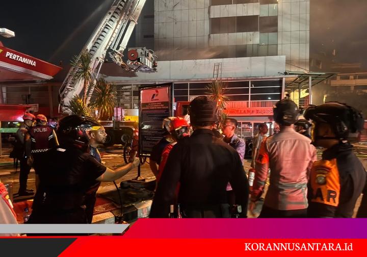 Brimob Polda Metro Jaya Sigap Amankan Lokasi Kebakaran di Gedung Bapenda DKI Jakarta Pusat
