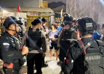 Brimob Polda Metro Jaya Cegah Tawuran di Cipayung, Sita Besi Tajam hingga Balok Dan 8 Pemuda Diamankan