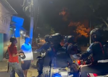 Brimob Polda Metro Jaya Evakuasi Korban Penusukan Saat Patroli di Tangerang