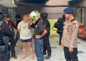 Brimob Polda Metro Jaya Back Up Penindakan BNN di Kampung Bahari, 3 Terduga Pelaku Diamankan