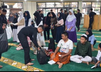 Brimob Polda Metro Jaya Hadirkan Kebahagiaan Santuni 22 Anak Yatim di Jumat Berkah
