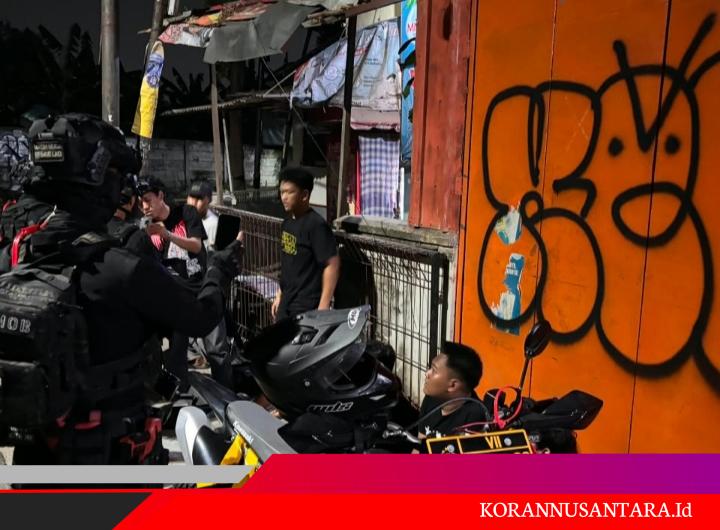 Brimob Polda Metro Jaya Bubarkan Pemuda Hendak Vandalisme di Kebon Pala Jaktim