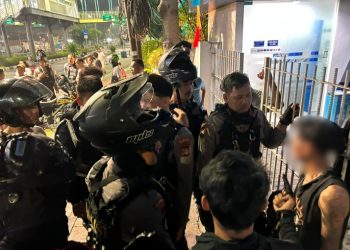 Brimob Polda Metro Jaya Amankan 2 Terduga Begal di Jatinegara, Celurit Disita