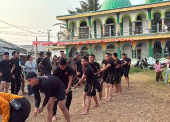 Brimob Polda Metro Jaya Rayakan HUT RI Bareng Warga Tanjung Pasir