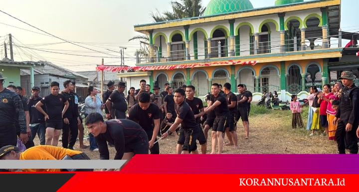 Brimob Polda Metro Jaya Rayakan HUT RI Bareng Warga Tanjung Pasir