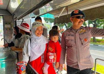Brimob Polda Metro Jaya Hadirkan Dapur Lapangan, Beri Layanan Makanan dan Minuman Semarak HUT RI ke-81 di Monas