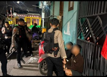 Brimob Polda Metro Jaya Amankan 2 Pemuda Diduga Hendak Tawuran di Lubang Buaya, Celurit Disita
