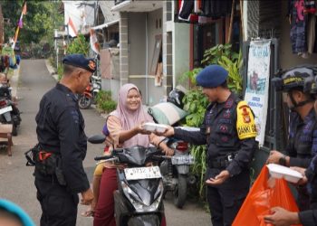 Bimob Polda Metro Jaya Hadir Berbagi untuk Masyarakat Tangsel