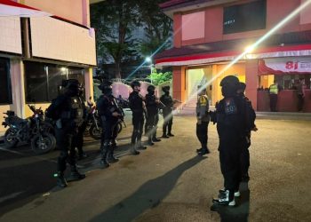 Brimob Polda Metro Jaya Patroli Malam, Warga Jakarta Barat Diajak Jaga Kamtibmas