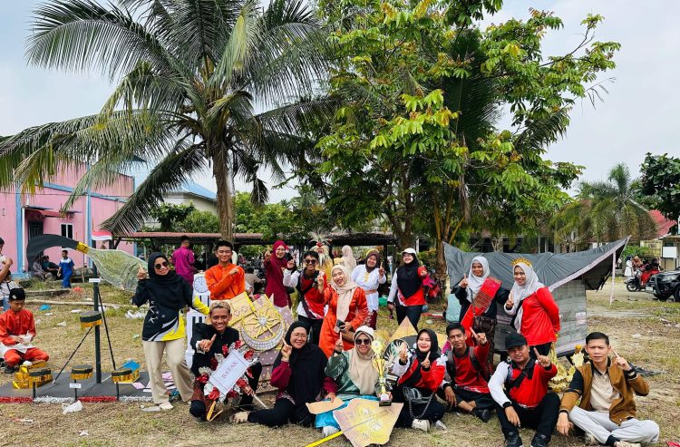 Tampilkan Keberagaman Budaya Indonesia, MTs Ummul Quro Sabet Juara 1 Pawai Karnaval Kundur Barat